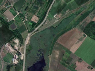 Vând teren extravilan 1.8 hectare, Hînceşti, pe prima linie, pe traseul Hînceşti-Leuseni