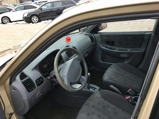 Hyundai Accent foto 10