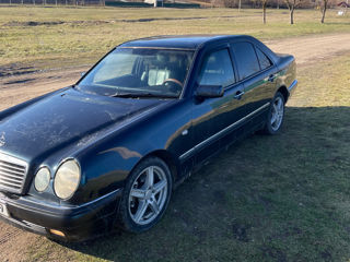 Mercedes E-Class foto 3