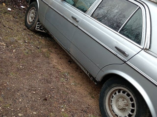 Mercedes Series (W123) foto 3