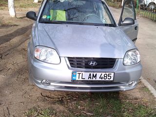 Hyundai Accent foto 1