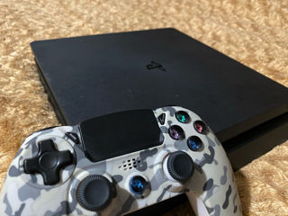 Vând PlayStation 4 Slim