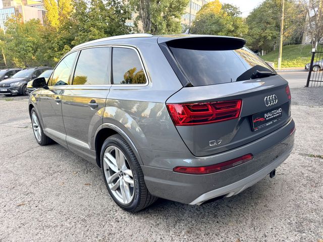 Audi Q7 2017 — 2