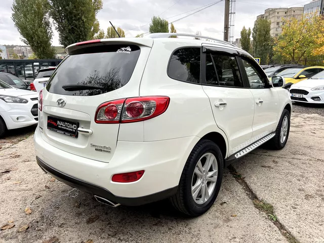 Hyundai Santa FE 2010 — 3