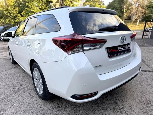 Toyota Auris 2016 — 2