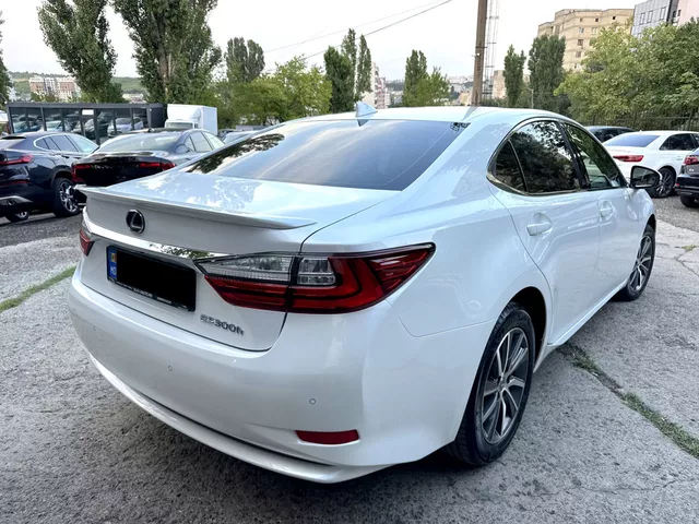 Lexus ES Series 2015 — 3