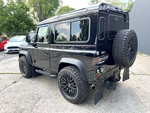 Land Rover Defender 2011 — 2