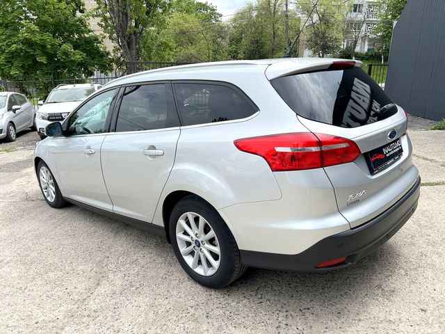 Ford Focus 2016 — 2