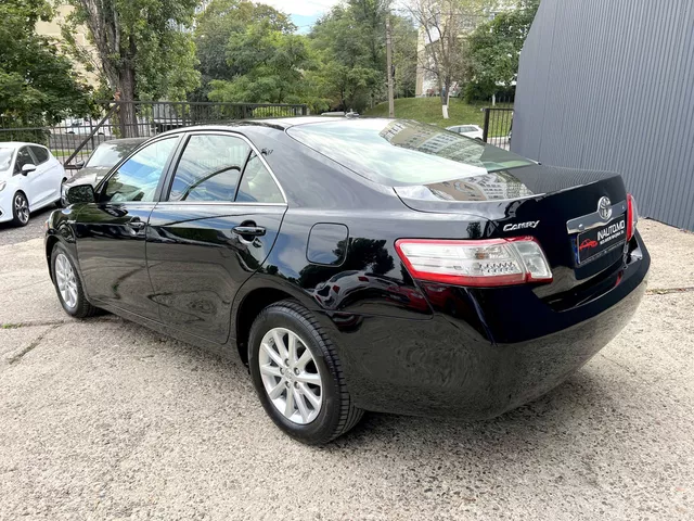 Toyota Camry 2010 — 2