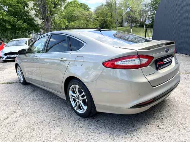 Ford Fusion 2015 — 2