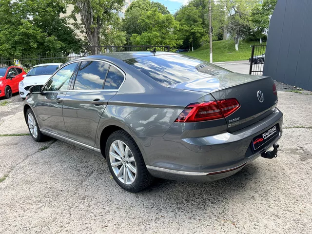 Volkswagen Passat 2017 — 2