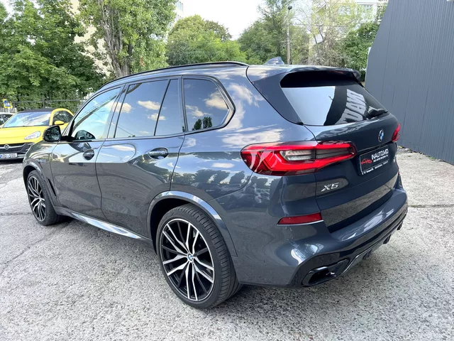 BMW X5 2018 — 2