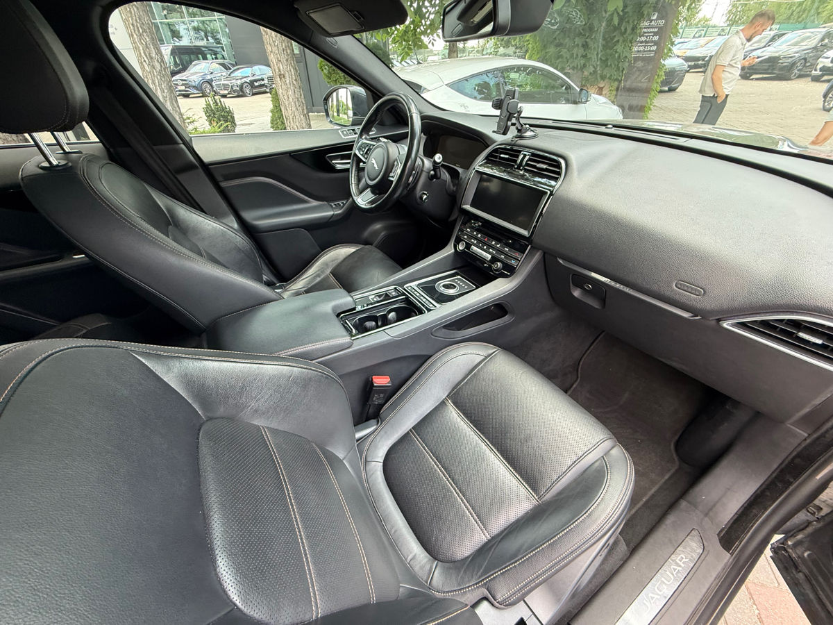Jaguar F-PACE