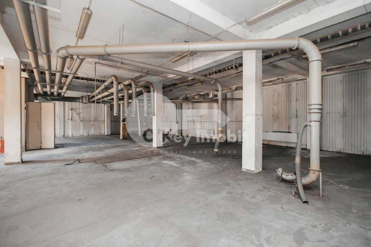 Chirie! Depozit/spațiu pentru producere, 1800 mp, str. Industrială, 7 200 € - Mehr