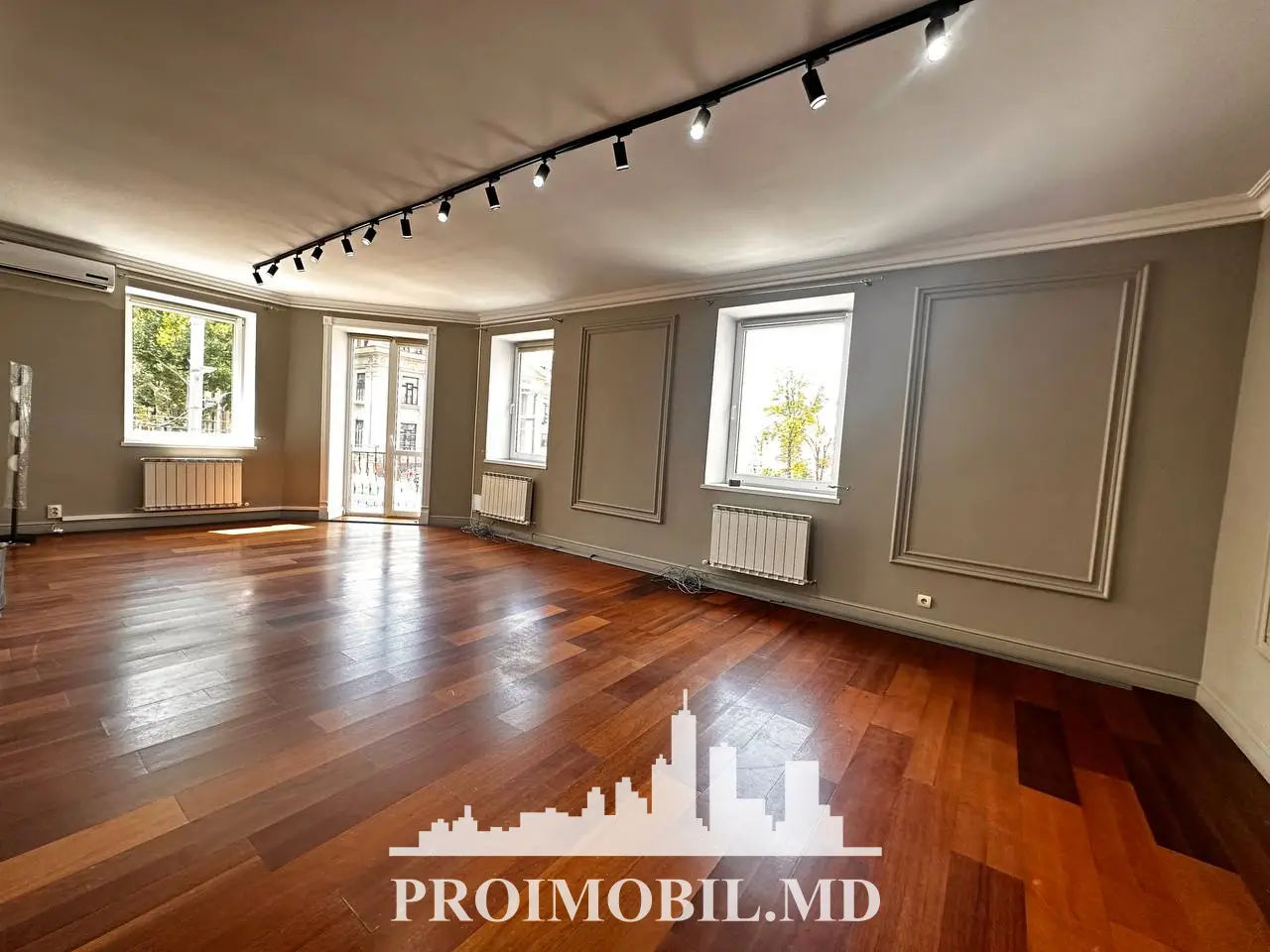 Oficiu spre chirie 130 m² în Chișinău, Centru - Más