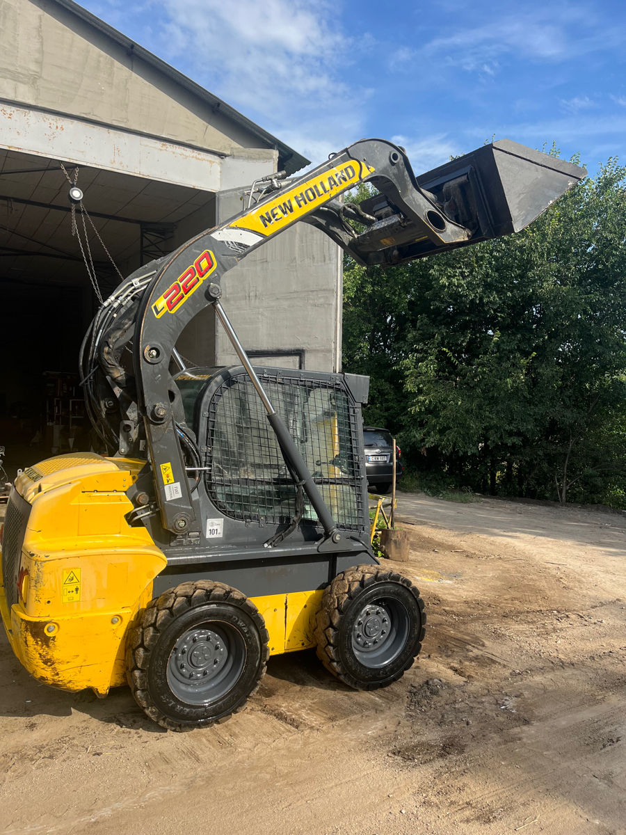 Miniîncărcător New Holland L220