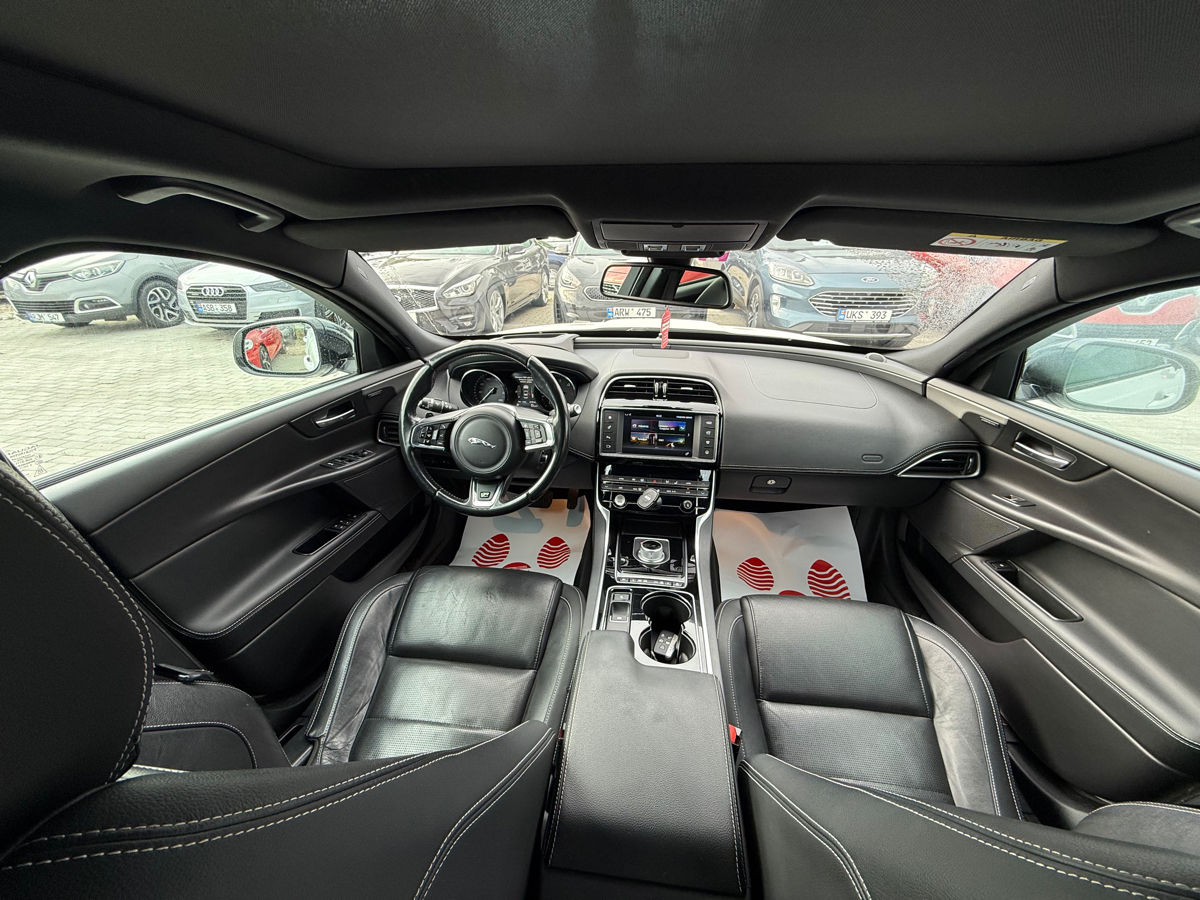 Jaguar XE