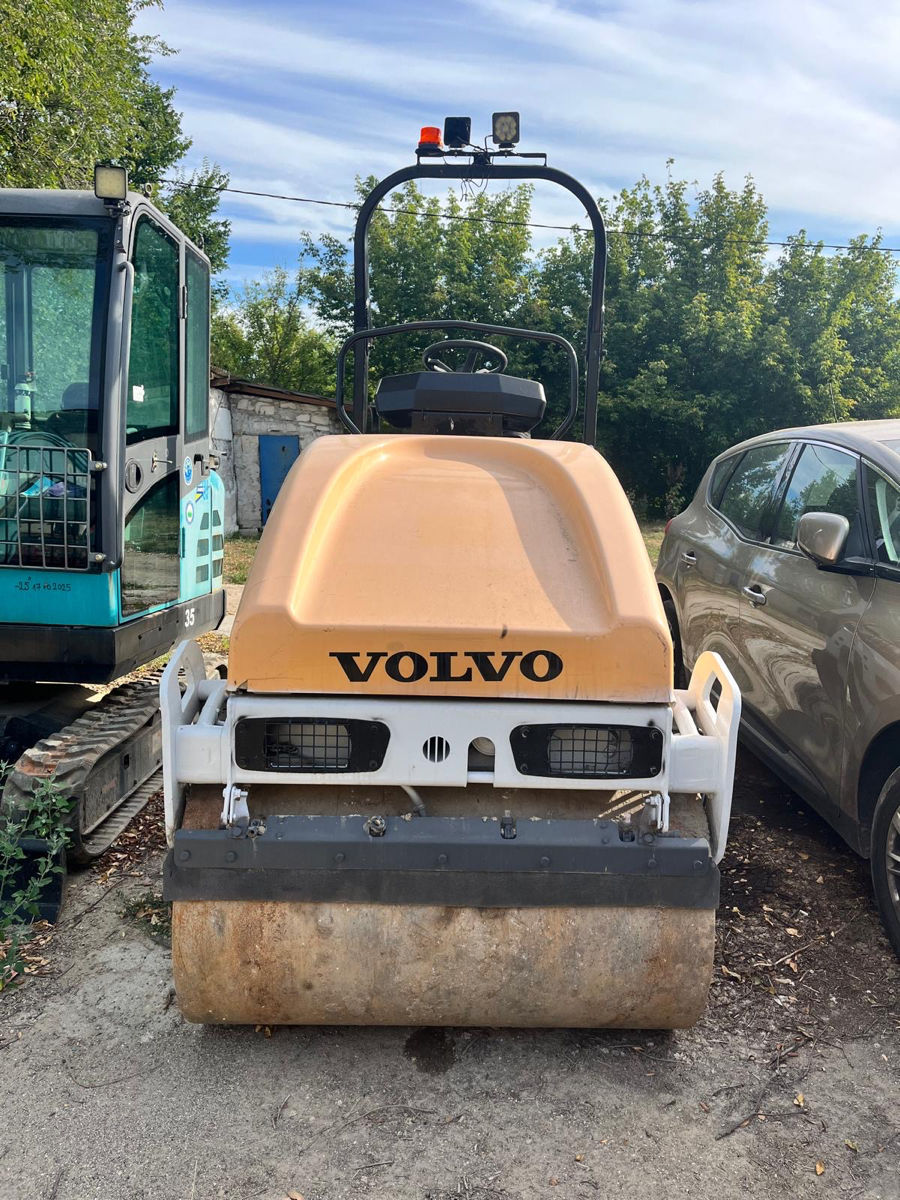 Compactor cu vibrație dublă, stare foarte bună