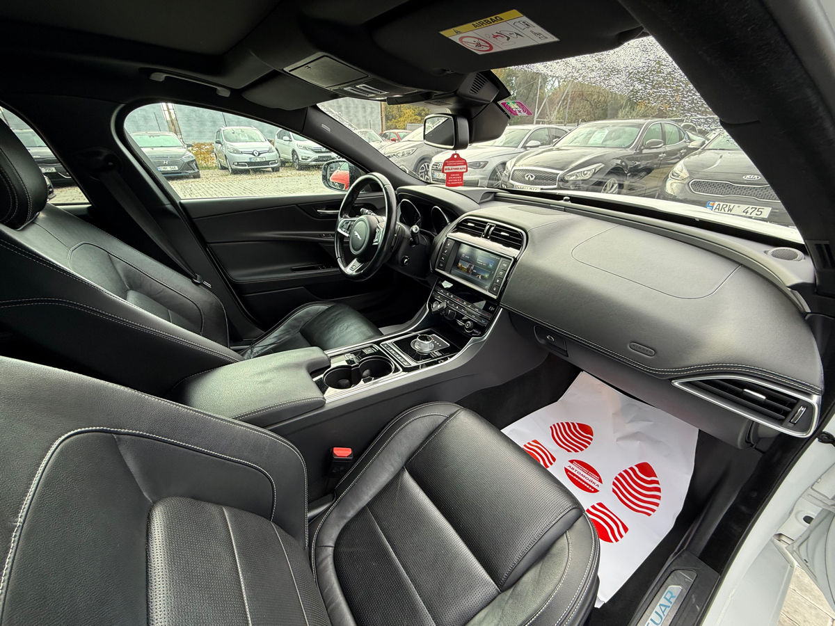 Jaguar XE