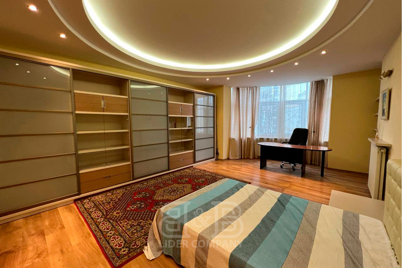 Apartament cu 4 camere, 180 m², Centru, Chișinău foto 1