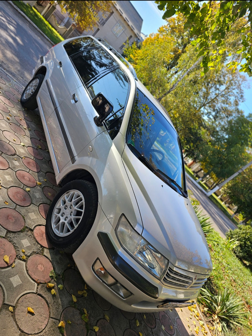 Mitsubishi Space Wagon фото 3