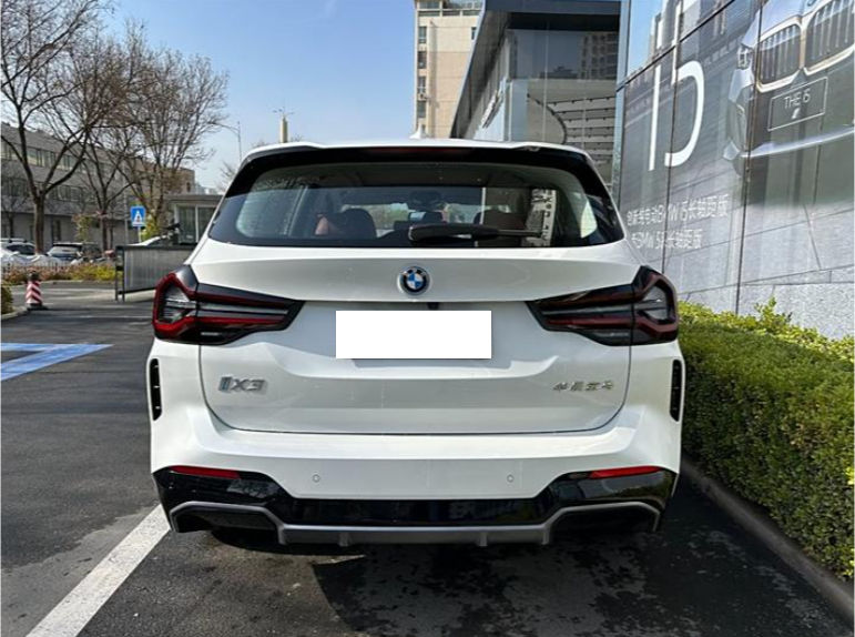 BMW iX3 фото 10