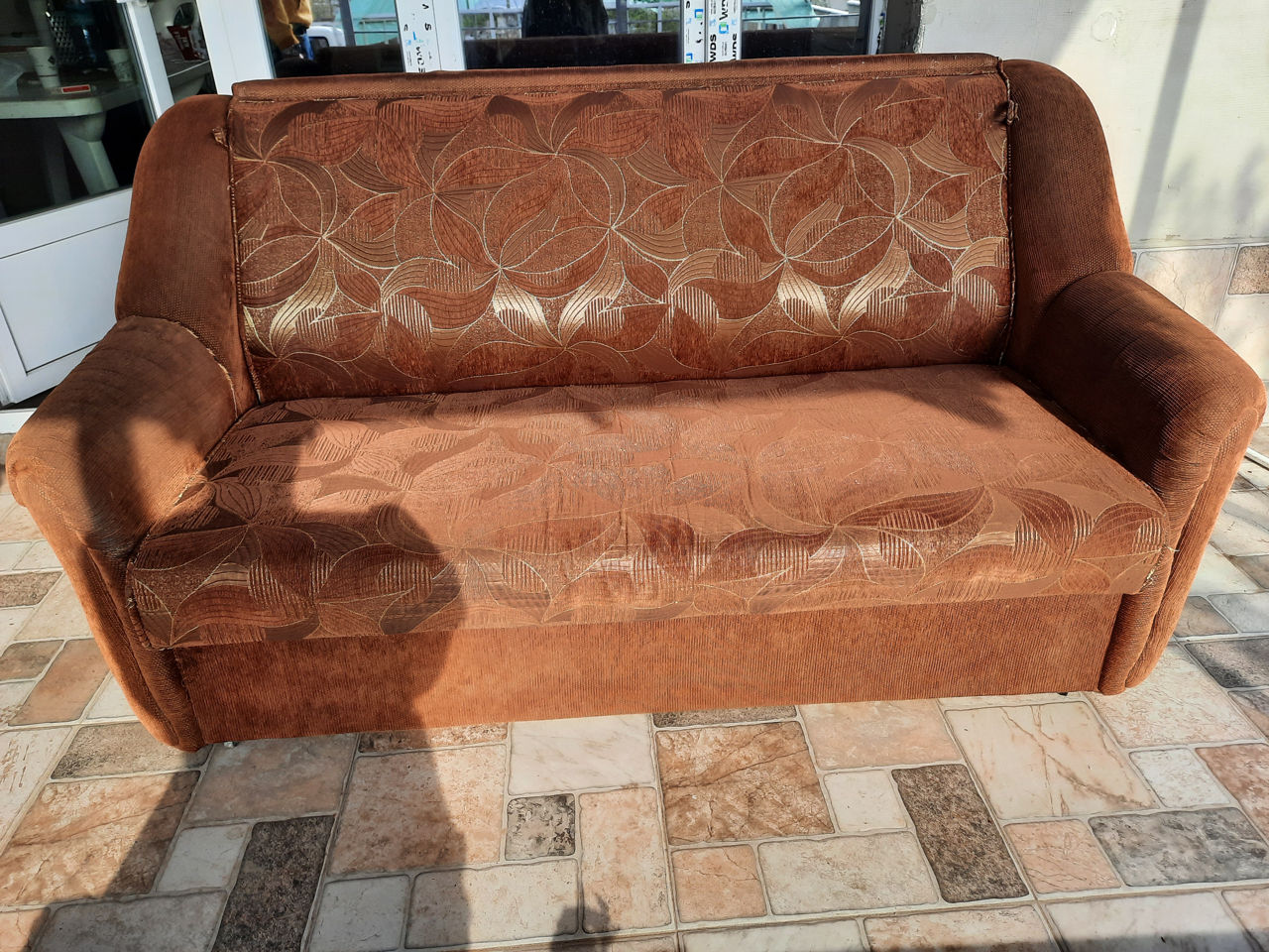 Vând pat la mâna a doua