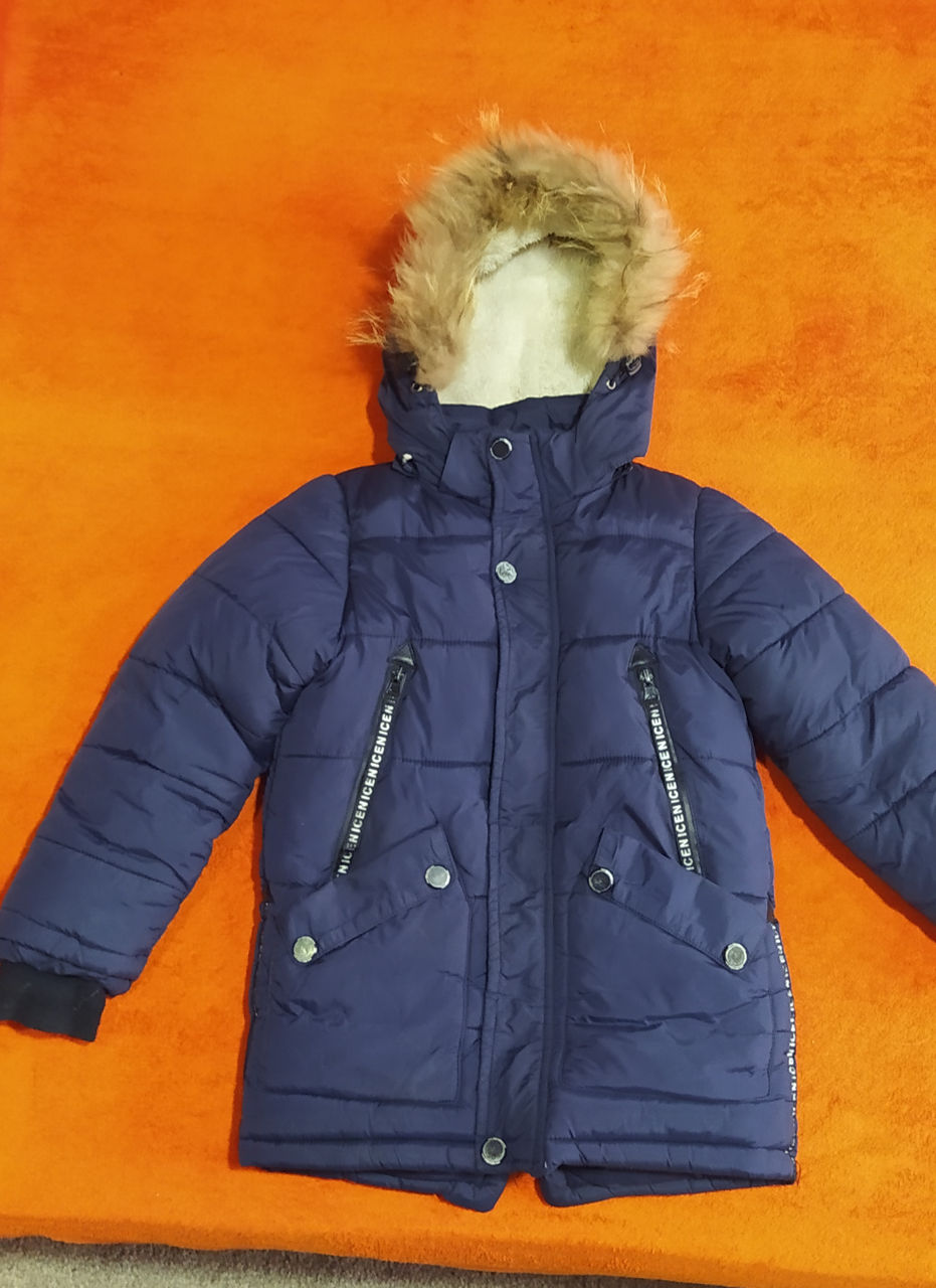 Зимняя куртка на мальчика.