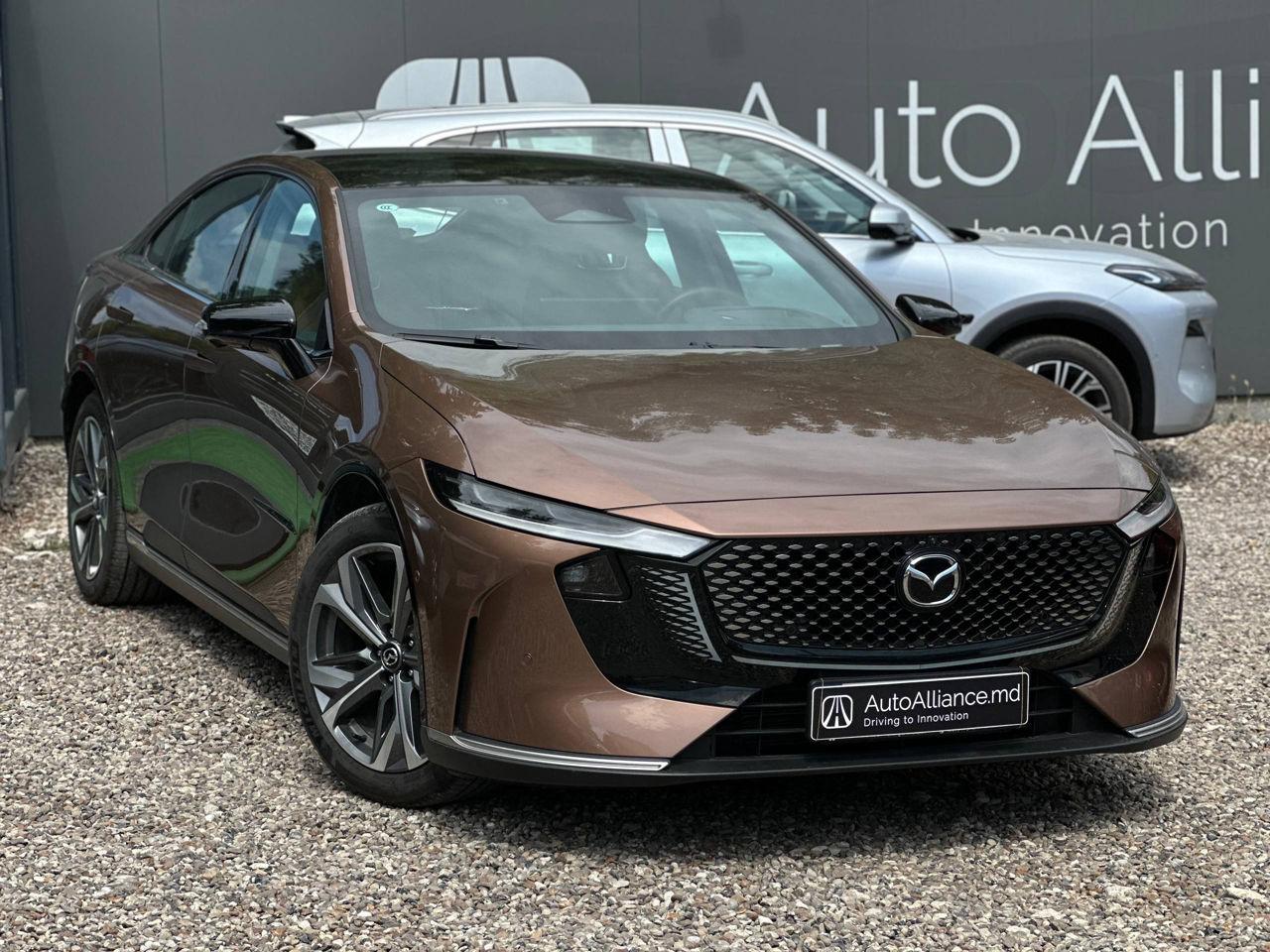 Mazda EZ-6 2024 г. с пробегом 7400 км, Плагин-гибрид (бензин), 22600 €