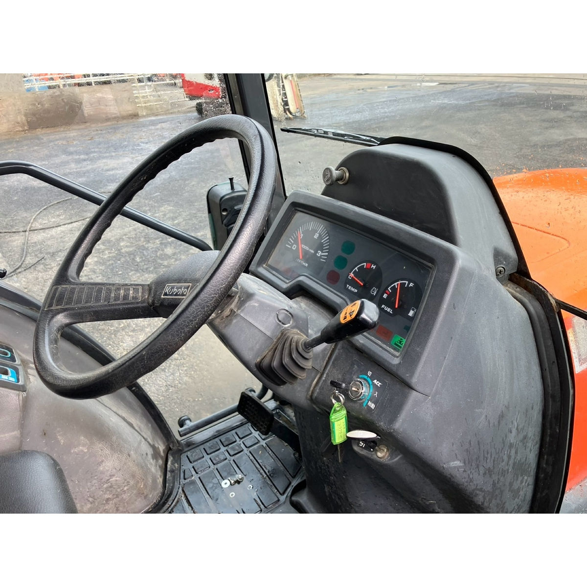 Kubota KT-30 este un tractor compact cu cabina + freza  foto 9