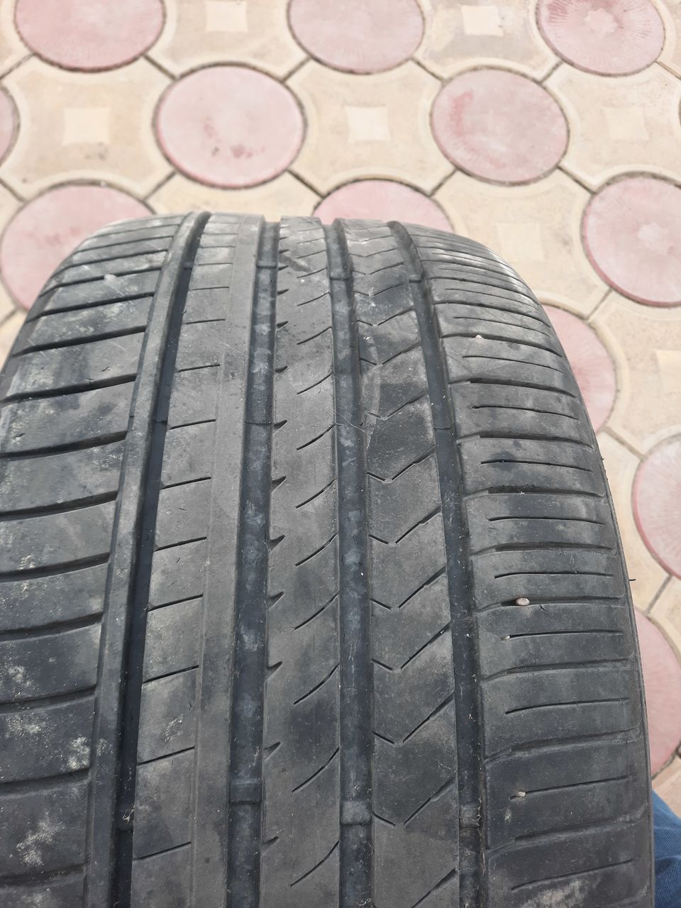 275 35 r20