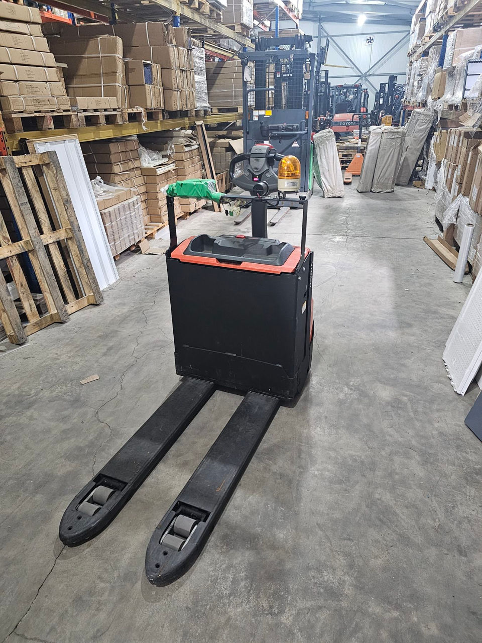 Transpaleta electrica Toyota / Электророхла Toyota фото 2