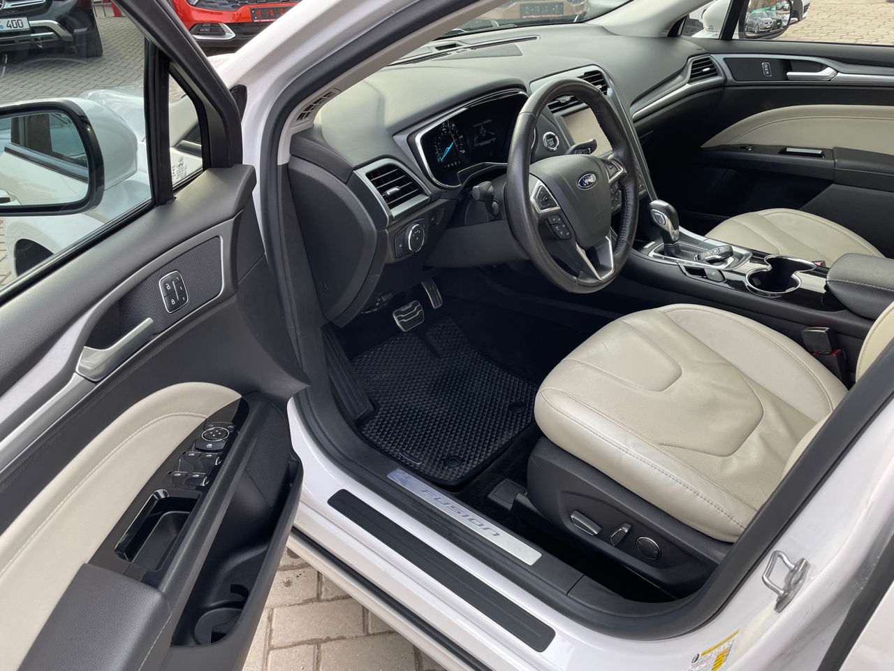 Ford Fusion foto 16