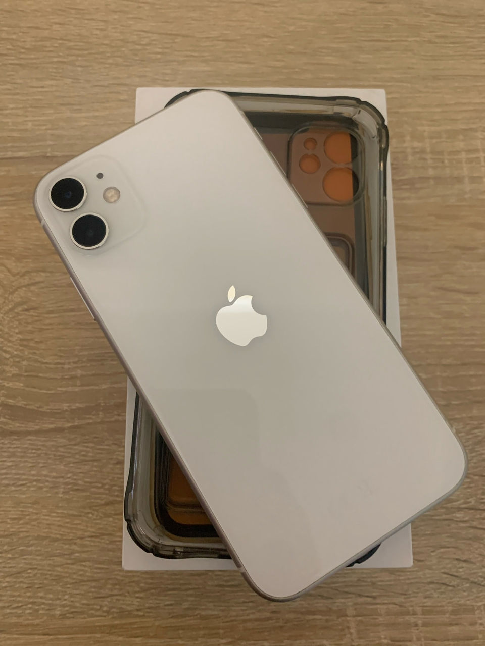 Продам iphone 11 на 64 гб volte/gsm/esim акум 85 состояние хорошее face id не  работает, true tone