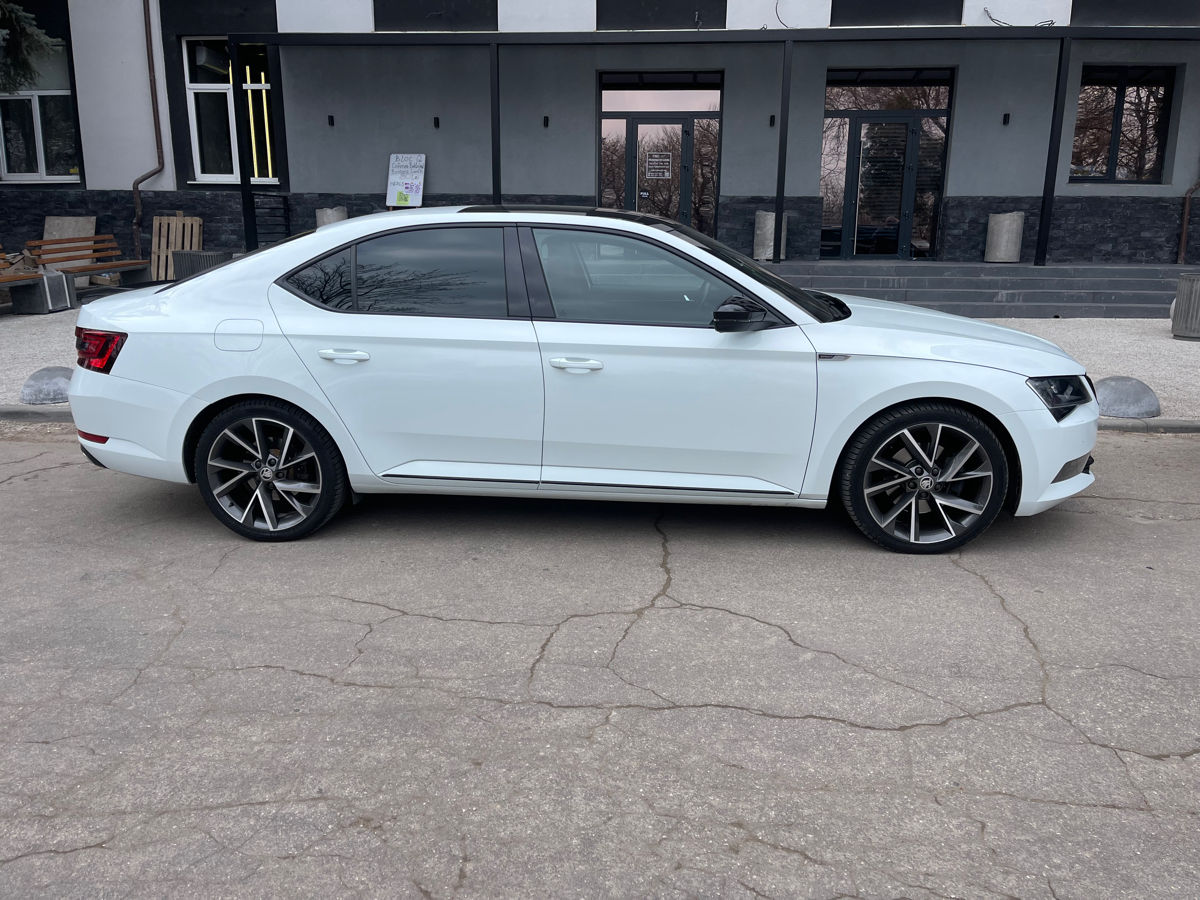 Skoda Superb foto 2
