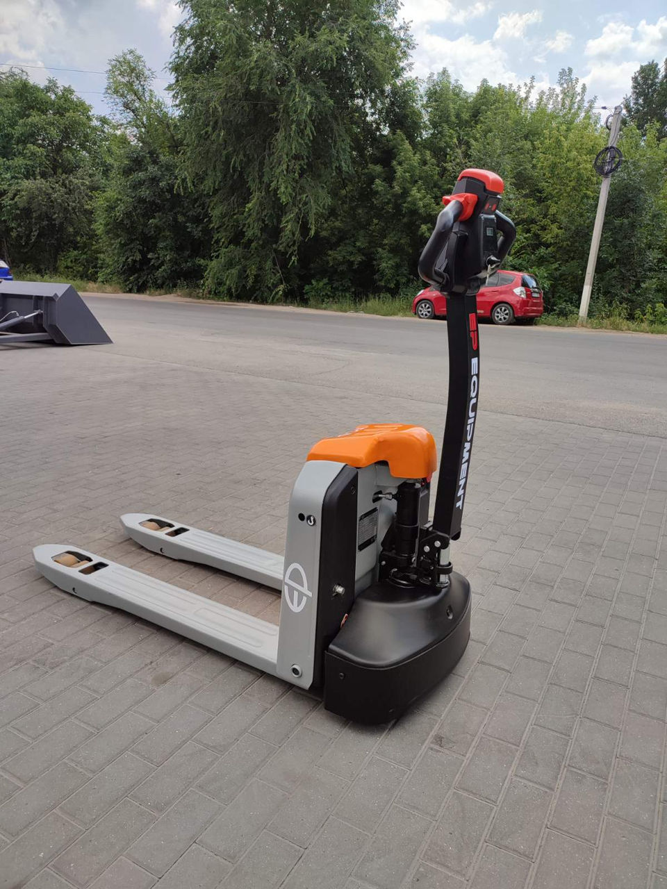 Transpaleta electrica 1500kg фото 2