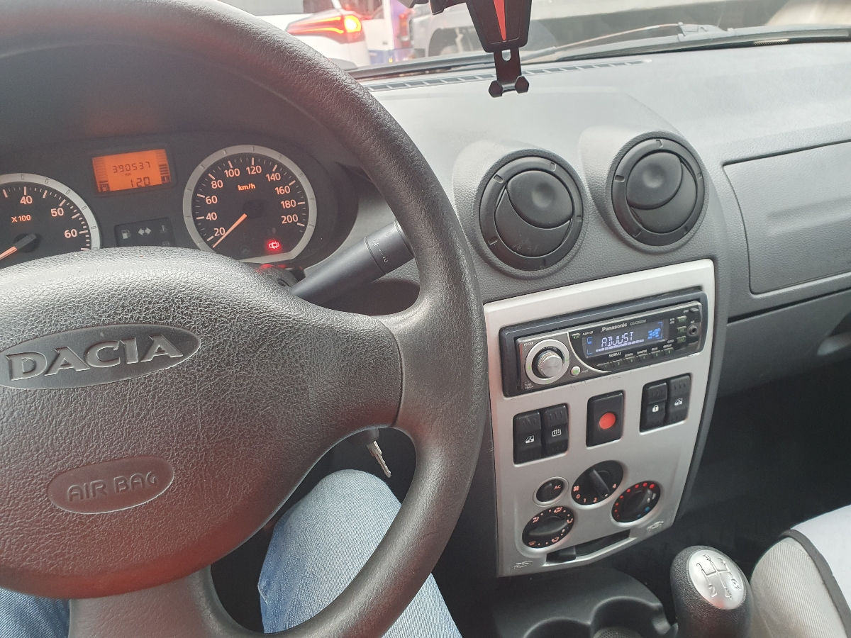 Dacia Logan foto 1