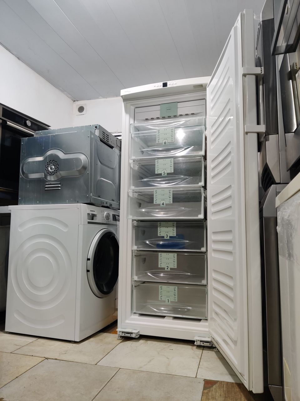 Морозильник Liebherr Premium No Frost на 288 литров