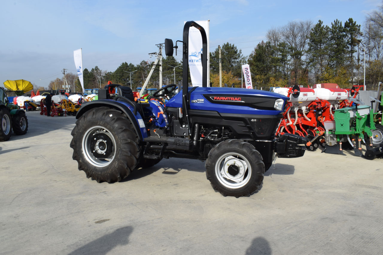 Se vinde Tractor Farmtrac 6075 foto 2