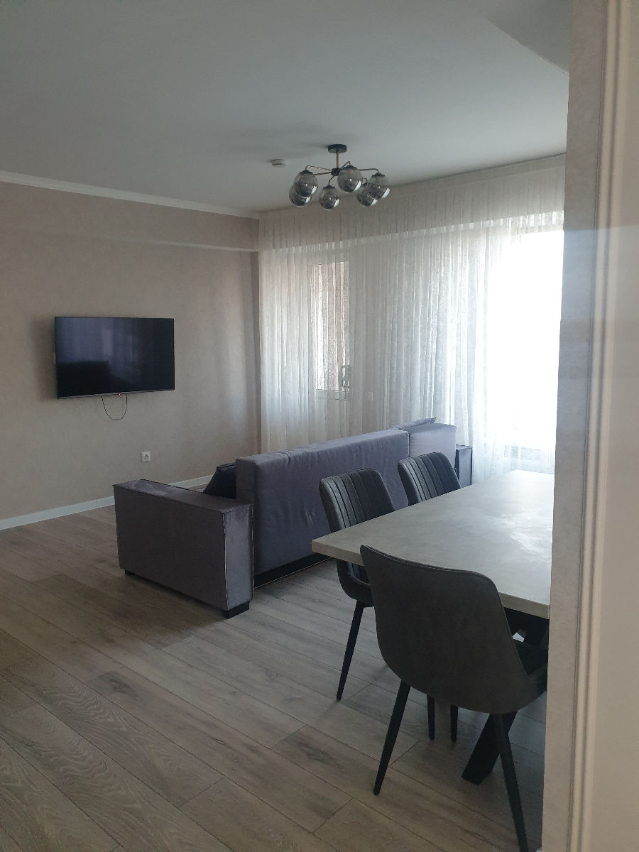 Apartament cu 2 camere, 85 m², Centru, Chișinău foto 1