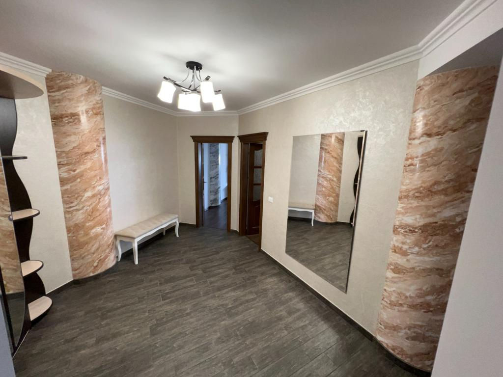 Apartament cu 2 camere, 100 m², Centru, Chișinău foto 3