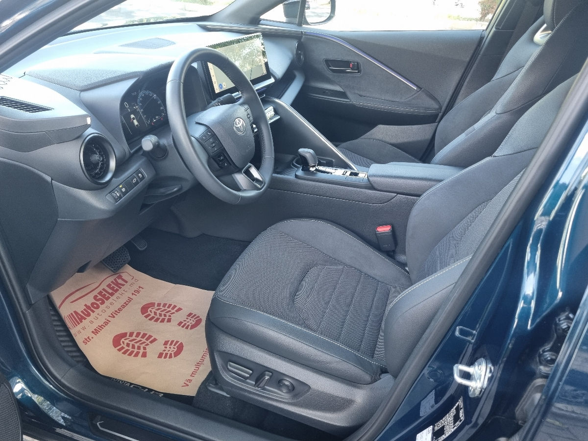 Toyota C-HR 2024 photo 9