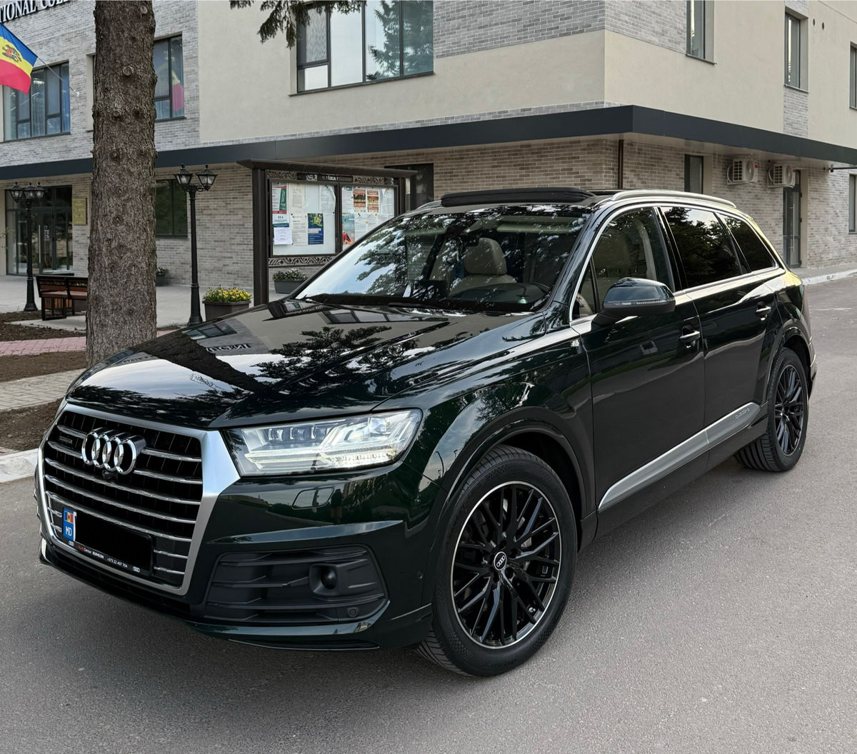 Audi Q7 фото 0