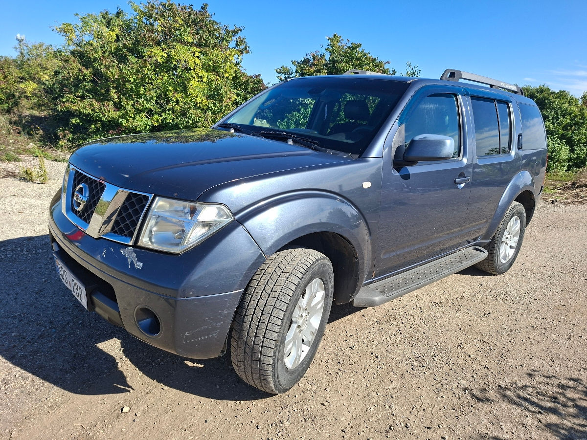 Nissan Pathfinder 2005 г. с пробегом 200000 км, Дизель, 5200 €