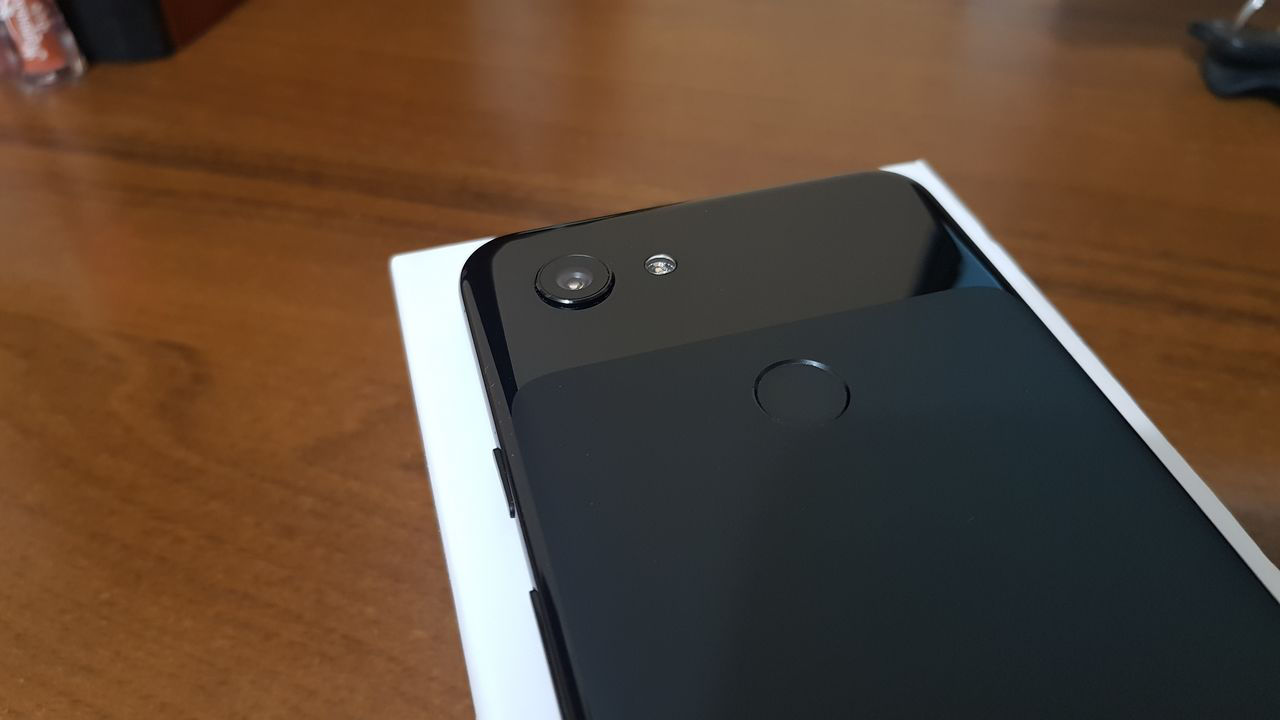 Google pixel 7a. Гугл пиксель. Google Pixel фото. Белый гугл пиксель 3 XL. Google Pixel 3 дисплей.