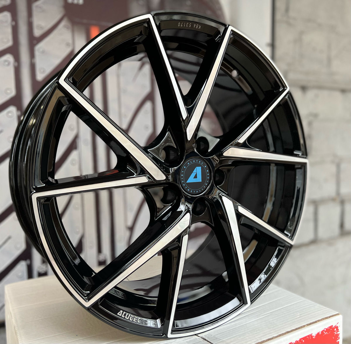 5x114.3 R17 Alutec Adx01 foto 2