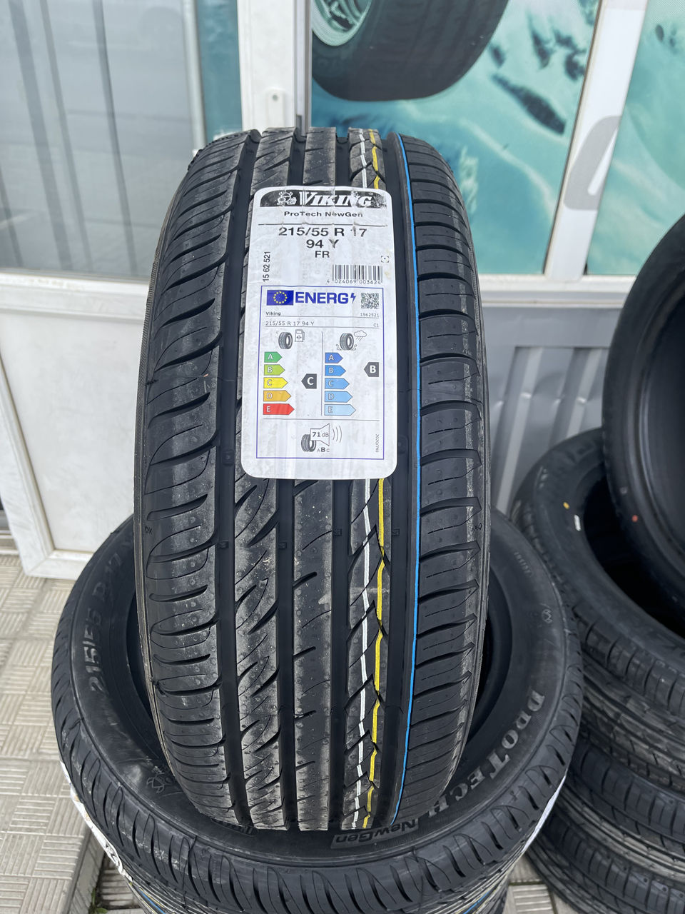 215/55 R 17 Viking foto 0