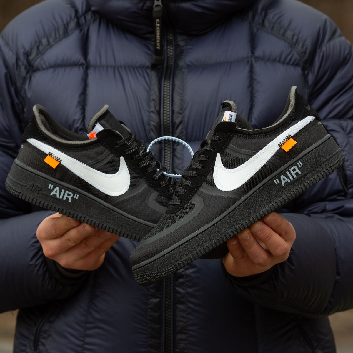 Nike Air Force 1 Low Black x Off-White foto 1