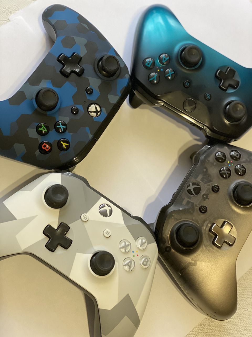 Xbox One X ( 1000GB ) ,Xbox One S ( 1000GB ) + игры + дополнительный ...