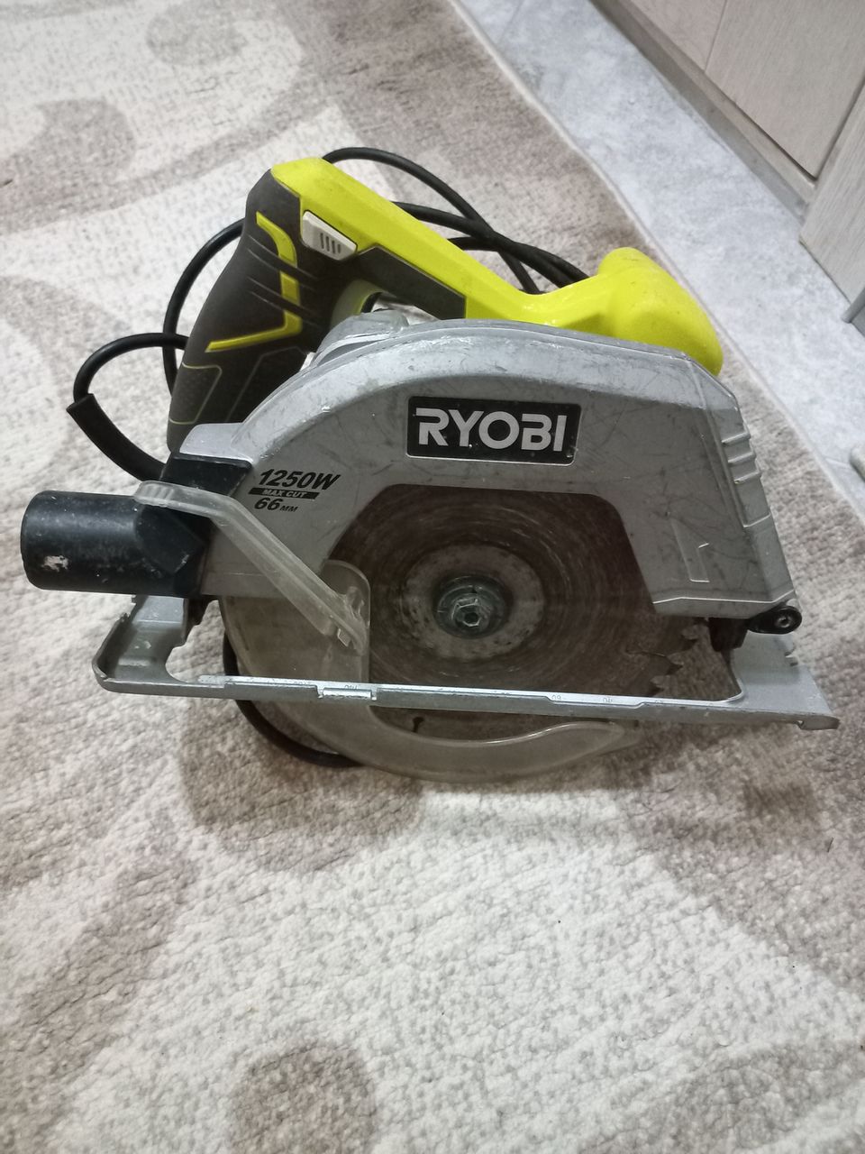 Циркулярка Ryobi (Англия)